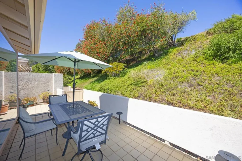 17959 Avenida Alozdra photo 34