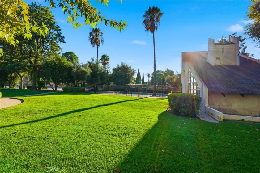 7651 Reseda photo 8