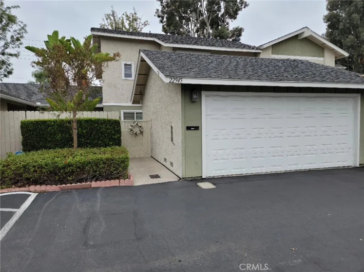 22945 Leo Lane photo 1