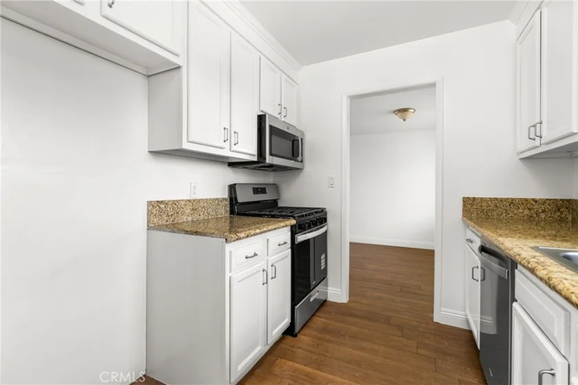 21A Tustin photo 14