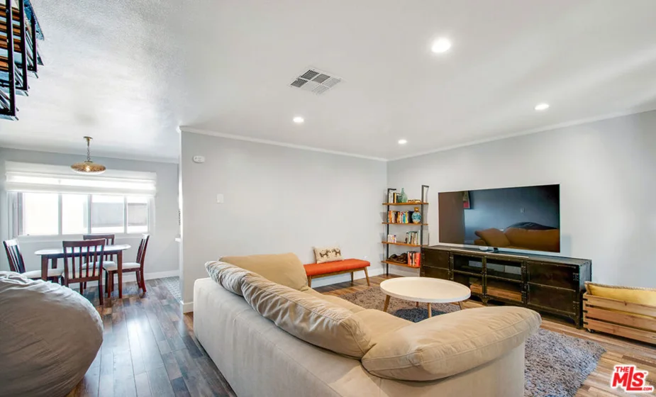 141 W Hillcrest Boulevard #2 photo 4