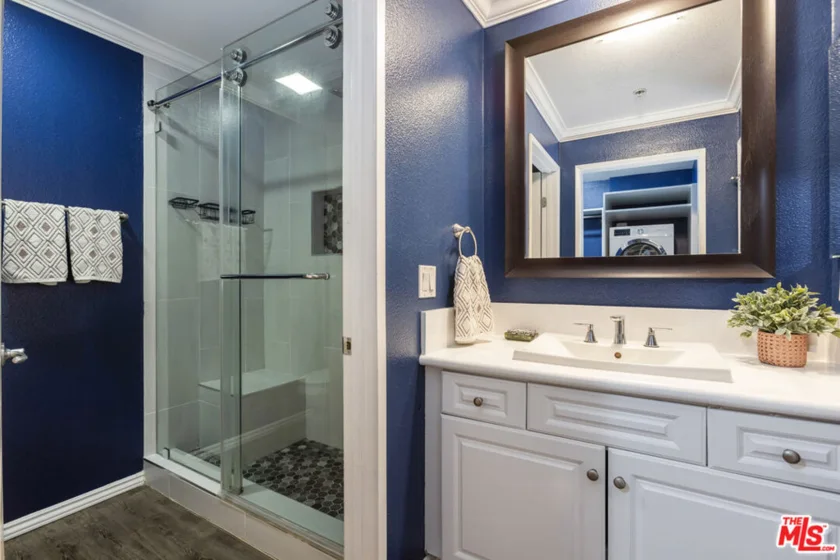 7320 Hawthorn Avenue #215 photo 6