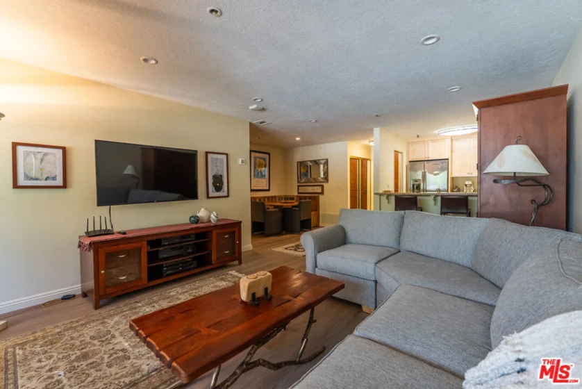 121 S Hope Street #417 photo 36