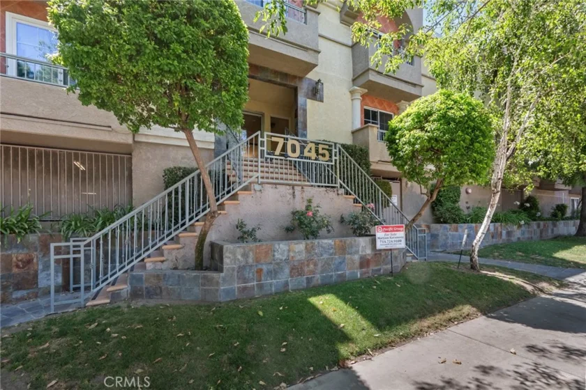7045 Woodley Avenue #110 photo 1