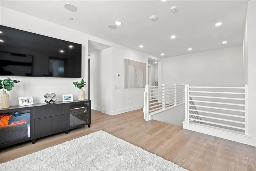 16311 Veterans Way photo 22