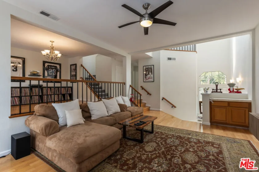20950 Oxnard Street #10 photo 5
