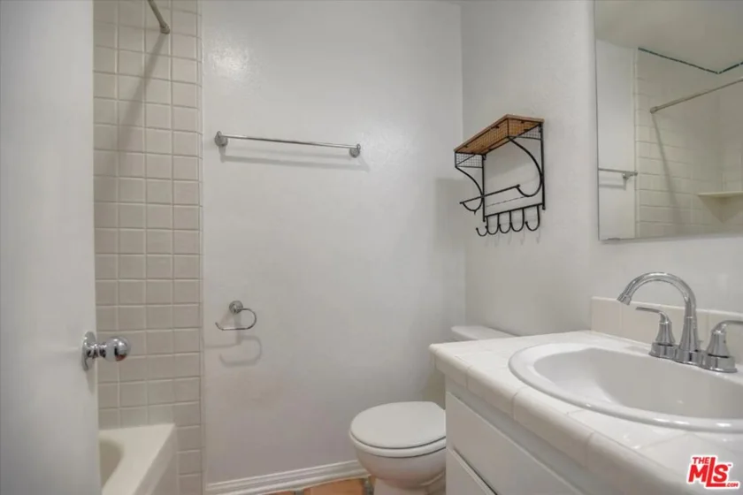 1222 N Olive Drive #209 photo 39