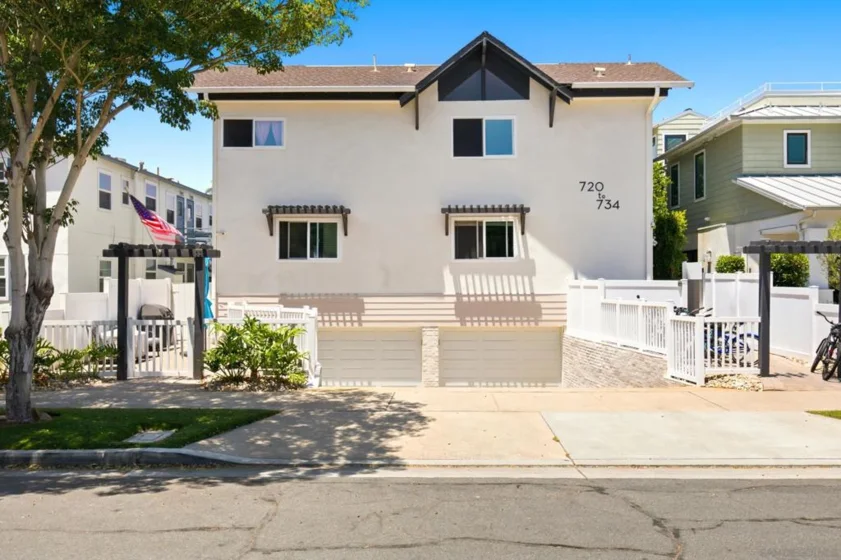 730 E Avenue photo 1