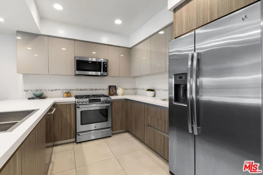 10269 Santa Monica Boulevard photo 22
