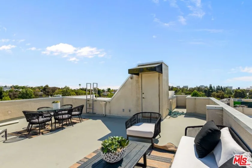390 S Sepulveda Boulevard #409 photo 25