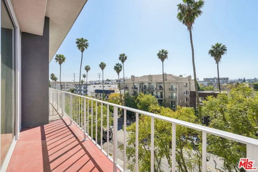 100 S Doheny Drive #501 photo 2