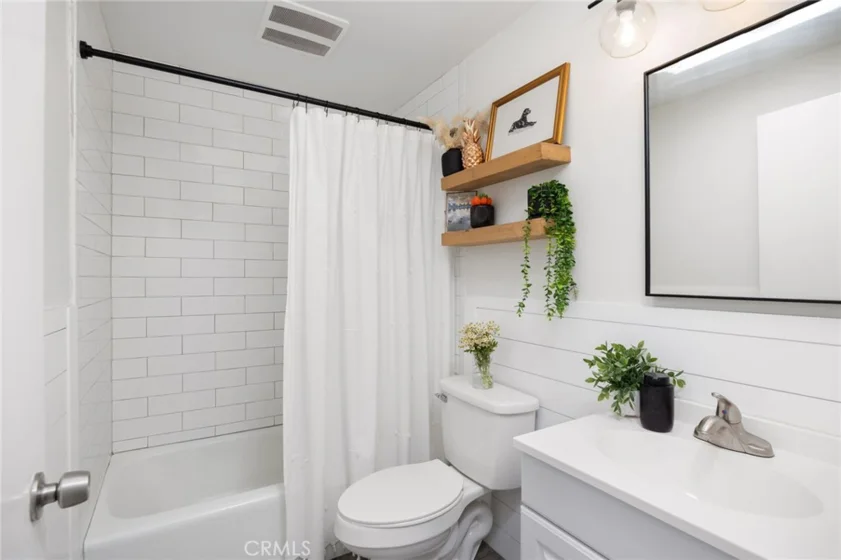 100 Loma Avenue #404 photo 21