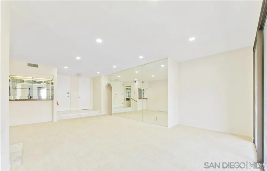 5340 Yarmouth Avenue #205 photo 5