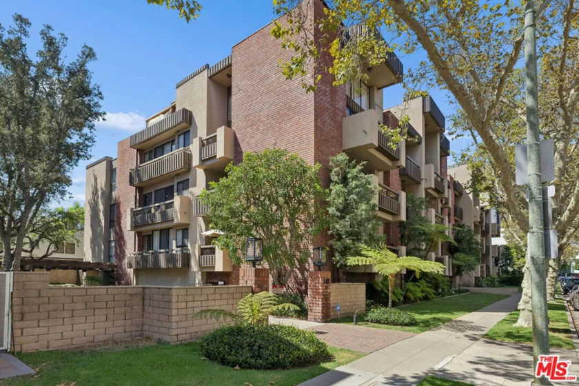 141 S Linden Drive #104 photo 23