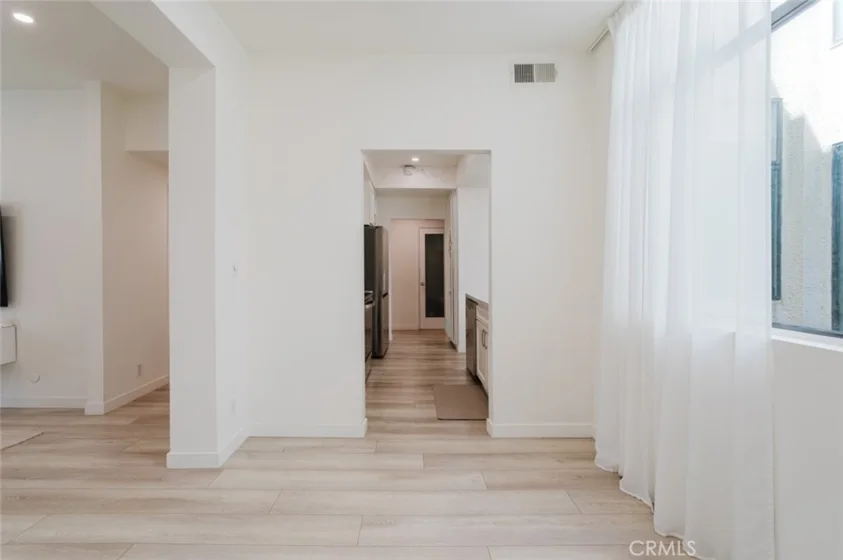 1305 N Columbus Avenue #204 photo 10