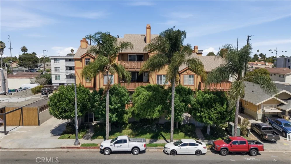 384 Redondo Avenue #401 photo 39