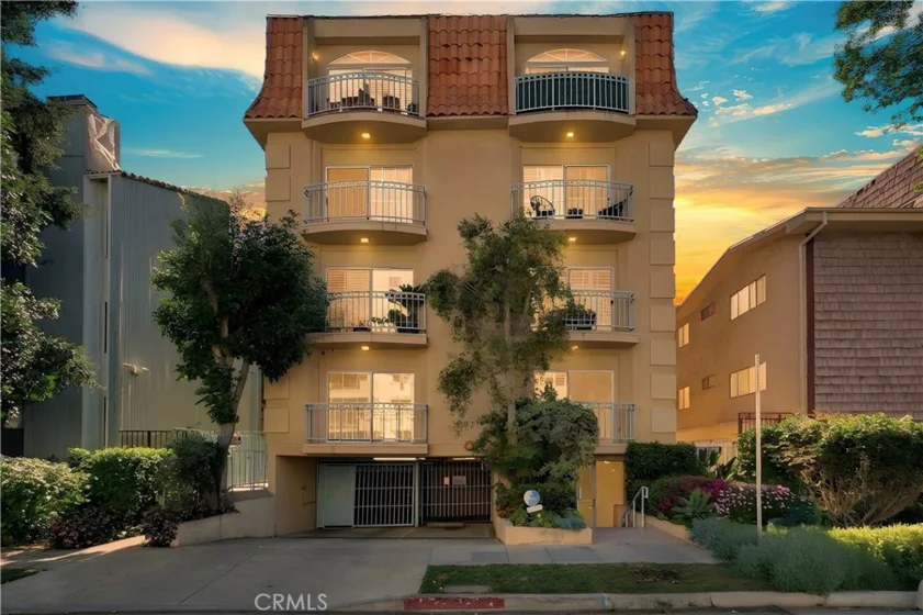 1871 Greenfield Avenue #102 photo 2