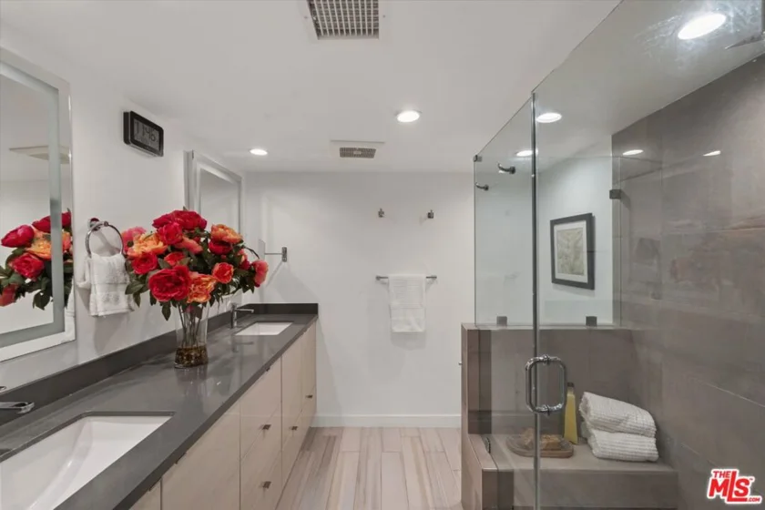 1160 Granville Avenue #108 photo 30