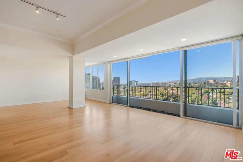 10501 Wilshire Boulevard #1701 photo 1