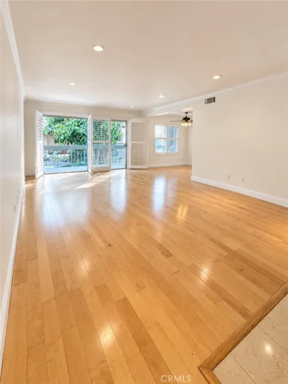 4536 Colbath Avenue #102 photo 10