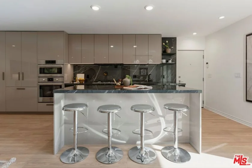 1233 N Laurel Avenue #109 photo 5
