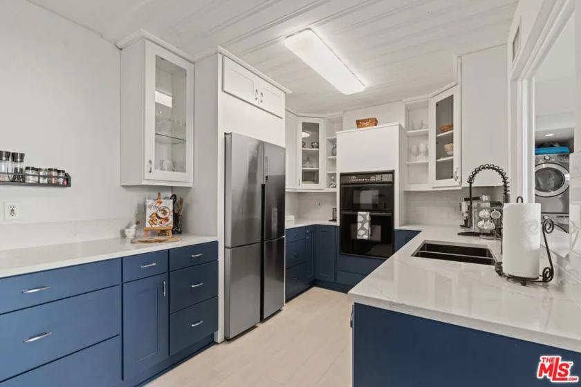 2385 Roscomare Road #F10 photo 31