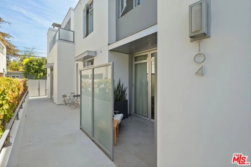 853 21st Street #104 photo 2