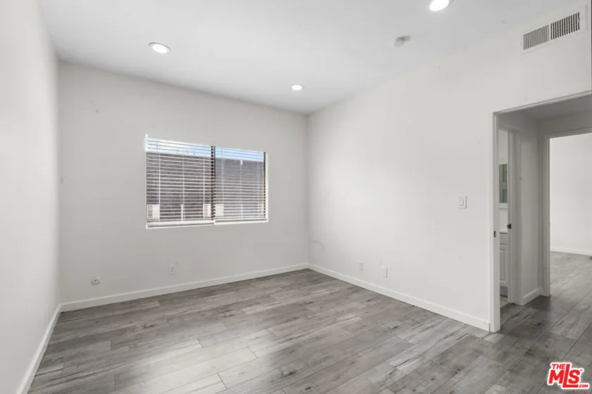 424 S Westmoreland Avenue #306 photo 21