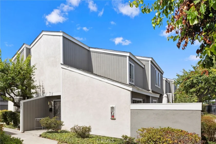 2640 W Segerstrom Avenue #B photo 2