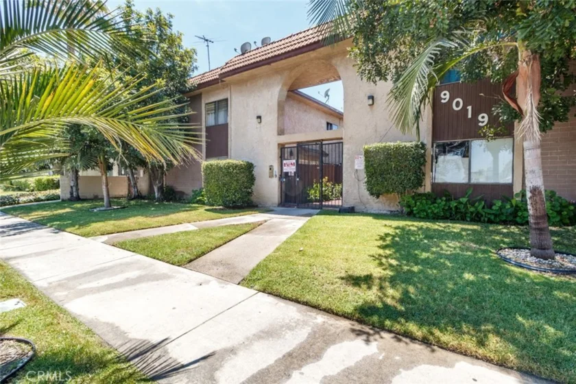 9019 Cedros Avenue #6 photo 1