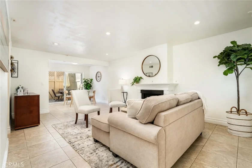 12 Latitude Court photo 2