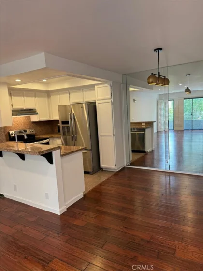 17800 Burbank #204 photo 16