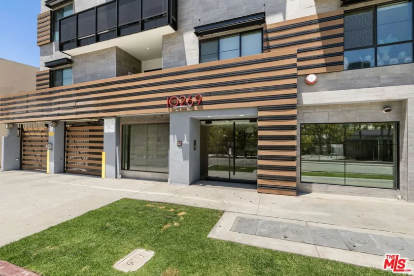 10269 Santa Monica Boulevard photo 2