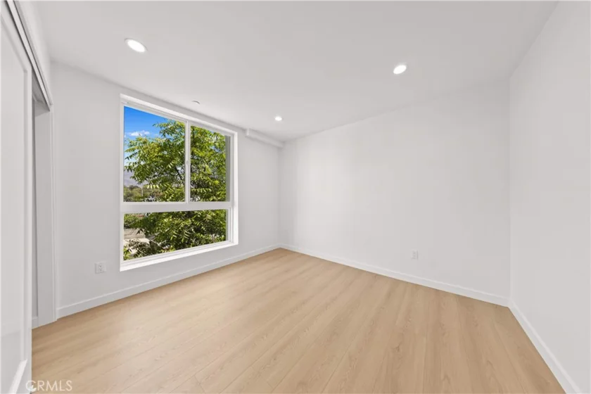 176 N Catalina Avenue #404 photo 17