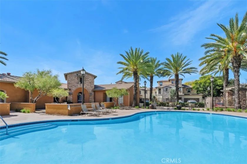 31205 Strawberry Tree photo 14
