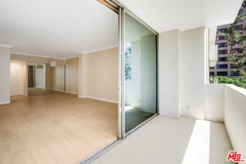 10433 Wilshire Boulevard #405 photo 15