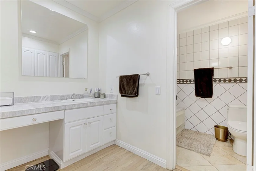 1349 N Columbus #16 photo 35