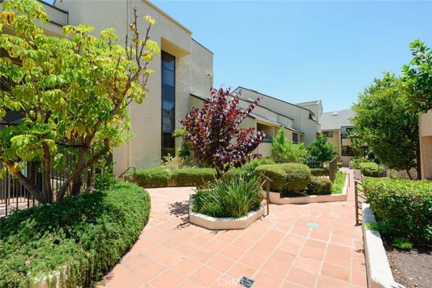 64 N Mar Vista Avenue #127 photo 28