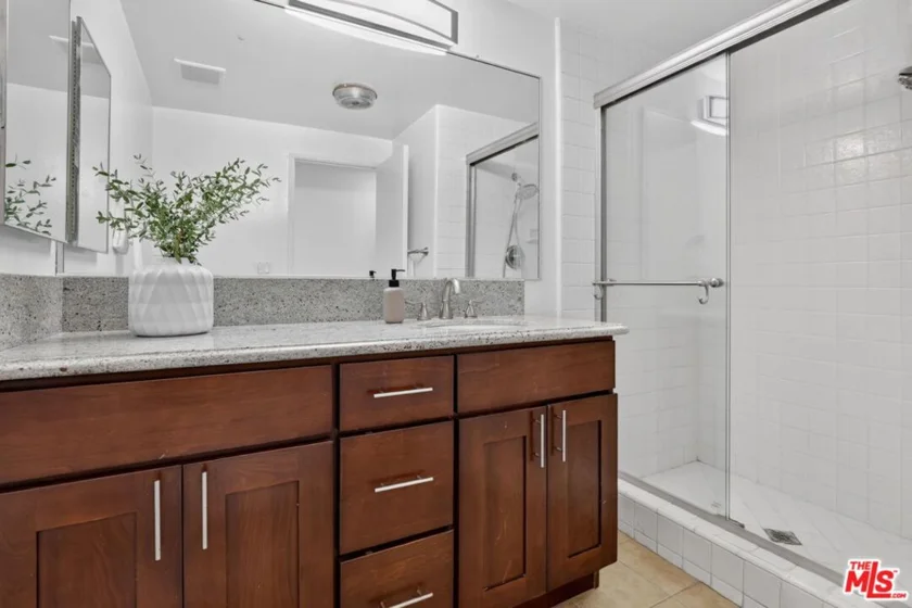 2677 Centinela Avenue #401 photo 33