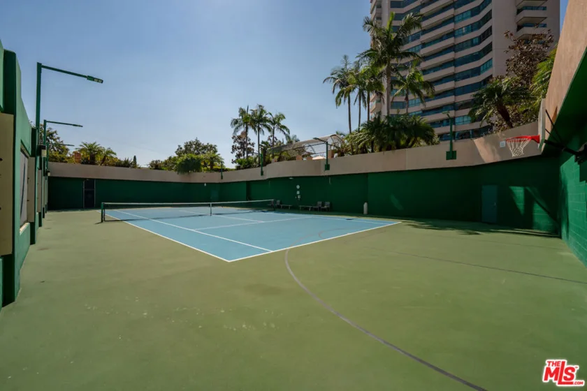 10490 Wilshire Boulevard #1402 photo 43