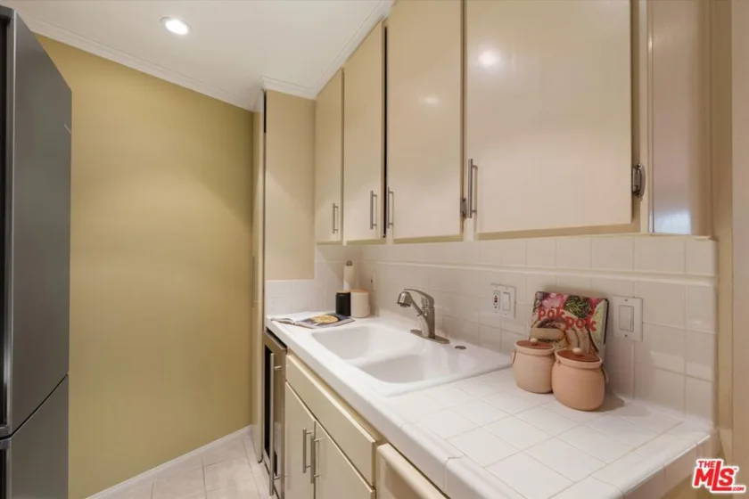 2025 4th Street #302A photo 9