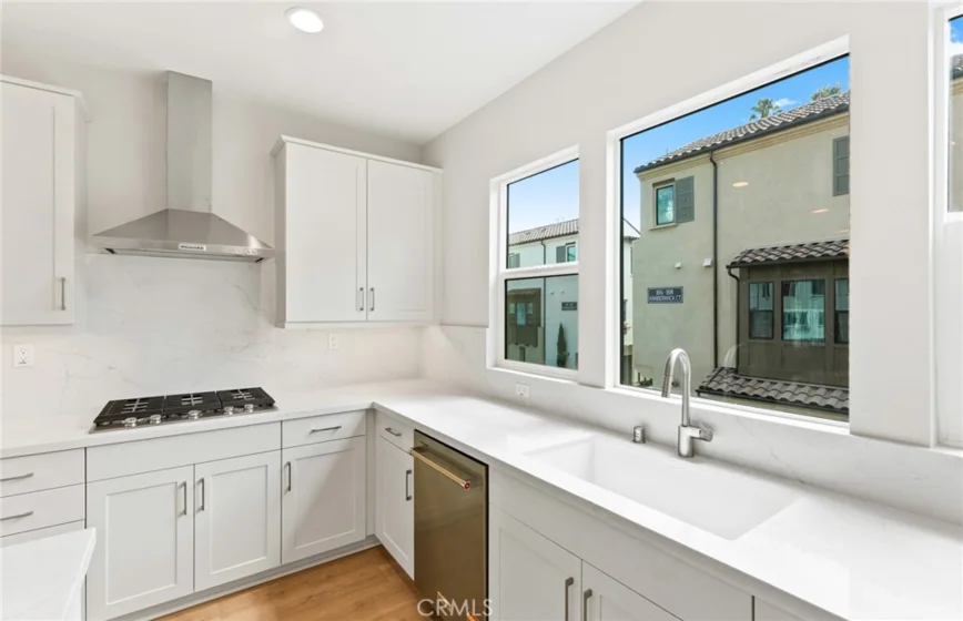 100 Pickwick Lane photo 12