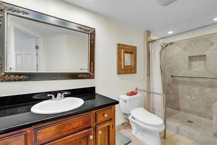 255 Daisy Avenue photo 17
