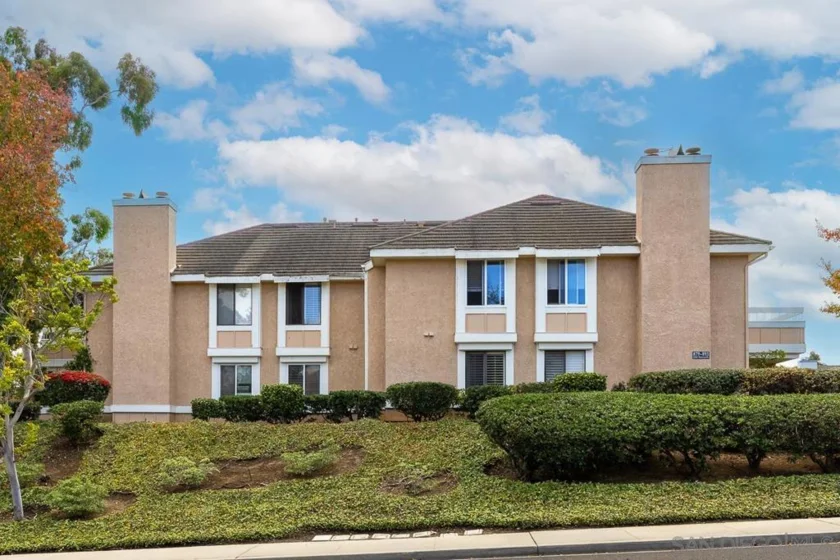 885 Buttercup Road photo 1