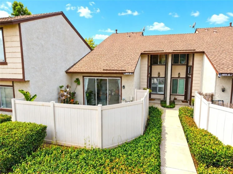 1611 Raintree Place #D photo 2
