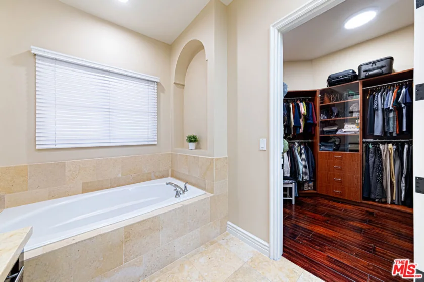5057 Maplewood Avenue #PH4 photo 11