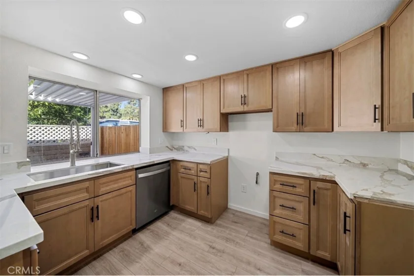 1613 Toyon photo 17