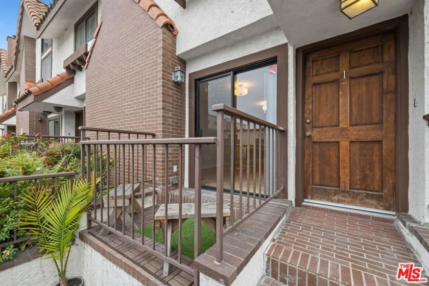 1611 Granville Avenue #1 photo 1