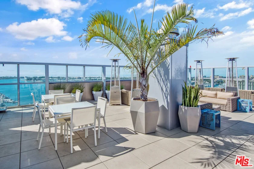 13700 Marina Pointe Drive #1725 photo 30