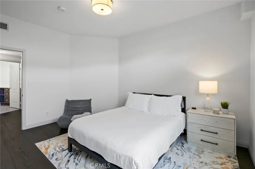 4477 Woodman Avenue #202 photo 17